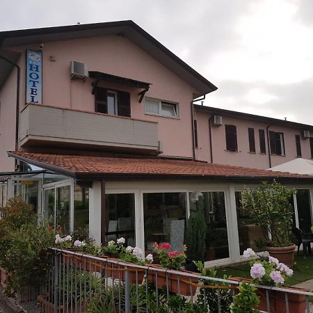 Hotel Patrizia Marina di Massa Exterior photo